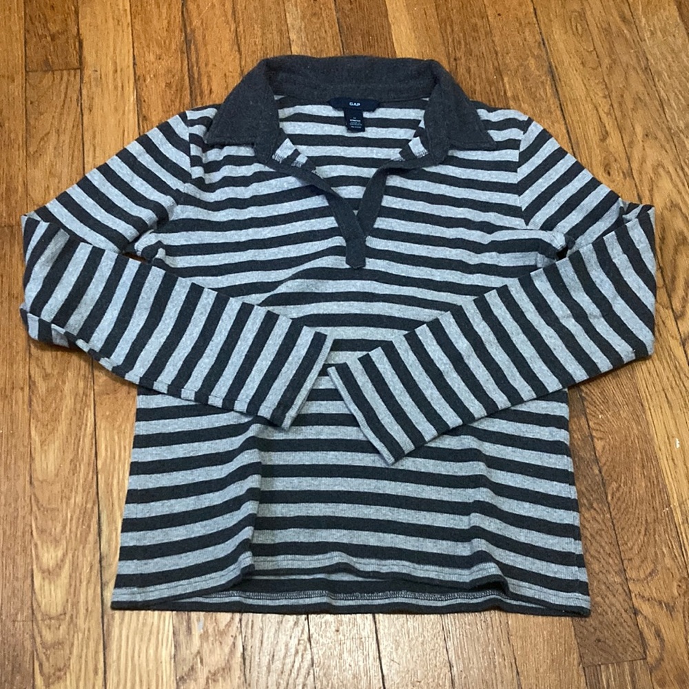 GAP Long-Sleeved Striped Shirt Size M